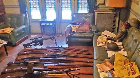 Hallan objetos con simbología nazi en la casa de un jubilado de 89 años
