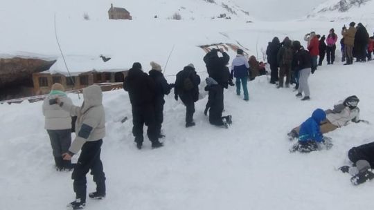Rescataron a 300 turistas en la zona de alta montaña en Mendoza por las intensas tormentas de nieve