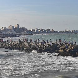 Cada salida de pesca representa mucho más que la búsqueda de una captura: es compartir un amanecer, aprender de la naturaleza, transmitir experiencias entre generaciones y mantener vivas tradiciones profundamente argentinas.