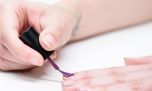 Uñas ciruela: 7 manicuras elegantes que son tendencia en invierno 2026