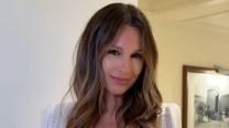 Pampita marca tendencia con su look boho chic: camisa oversize y falda artesanal crochet