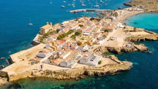 La isla más pequeña de España inició los trámites para independizarse: dónde queda y los motivos que impulsan su rebelión