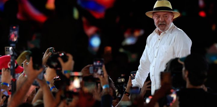 El presidente de Brasil, Luiz Inácio Lula da Silva, asiste a la convención nacional del Partido de los Trabajadores (PT) en São Paulo, Brasil, donde anuncia formalmente su candidatura a la reelección. A sus 80 años, el presidente Lula lanzó su campaña presentándose como defensor de la "soberanía" de Brasil, mientras la presión del gobierno del presidente Donald Trump ensombrece la campaña.