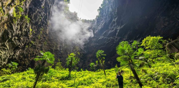 Imagen de un punto escénico, en el distrito de Xuan'en, en la prefectura autónoma tujia y miao de Enshi, en la provincia de Hubei, en el centro de China. Desde el comienzo de las vacaciones de verano, las atracciones turísticas de Xuan'en han experimentado un aumento de visitantes.