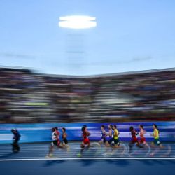 Los atletas compiten en la final de la milla masculina durante el evento de atletismo en el Estadio Scotstoun de Glasgow, en el noveno día de los Juegos de la Commonwealth en Glasgow, Escocia. | Foto:Ben Stansall / AFP