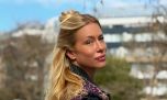 Nicole Neumann mostró su nuevo look parisino: jean wide leg, rayas marineras y boina