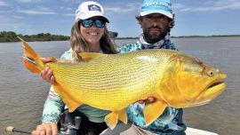 Paraná Medio: el agua turbia desafía la pesca de dorados, pero las capturas siguen apareciendo