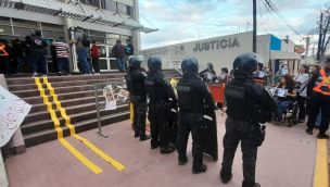 Óscar González dejó Tribunales entre insultos y con un fuerte operativo policial