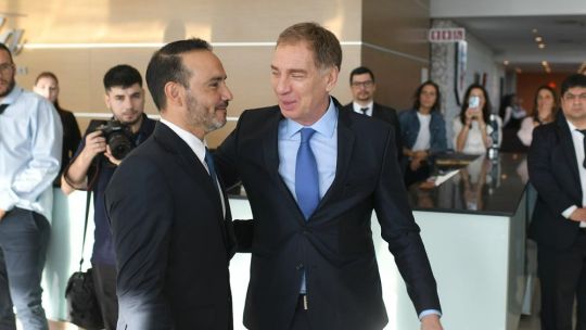 El gobernador de Corrientes destacó la recuperación de la coparticipación en julio, pero pidió cautela con los salarios