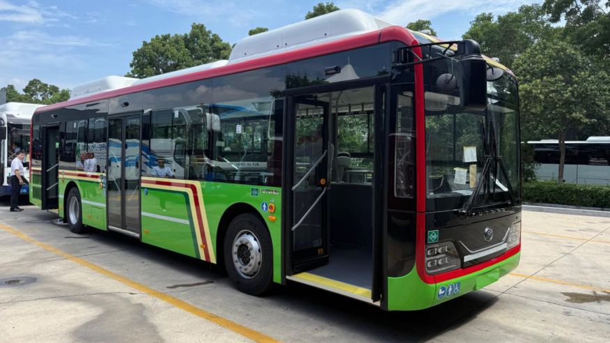 Histórico pedido de buses ecológicos: Llegarán 250 colectivos a gas desde China