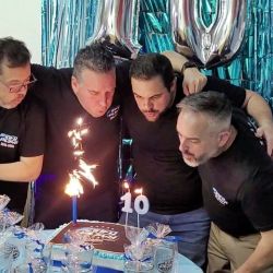 Info Pesca se emite todos los miércoles a las 20 hs desde los estudios de La Voz de Mar Chiquita, mientras que también se retransmite por Radio Vinilo de Mar del Plata.