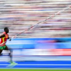 Lindon Victor, de Granada, compite en la prueba de salto con pértiga del decatlón masculino durante el evento de atletismo en el estadio Scotstoun de Glasgow, en el octavo día de los Juegos de la Commonwealth en Glasgow, Escocia. | Foto:Ben Stansall / AFP