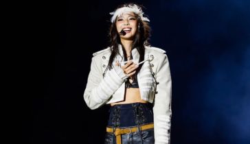 Jennie se presentó con un look de Ann Demeulemeester durante el Festival Lollapalooza 2026