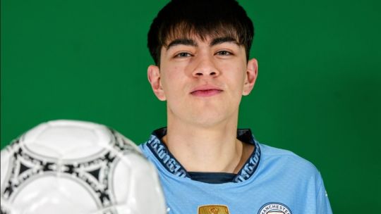 "Me gusta el fútbol desde antes de saber que era gay": la historia de Ramacity, el streamer que rompe los moldes del ambiente futbolero