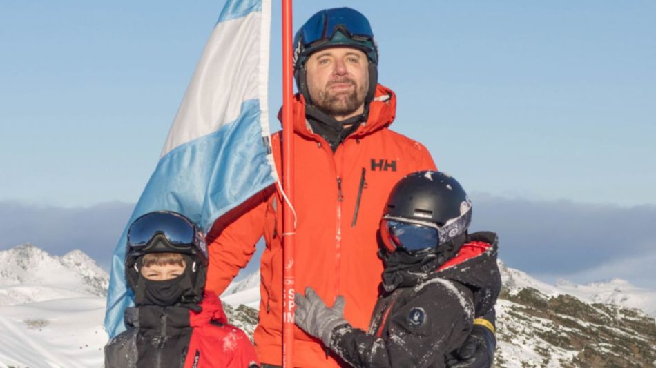Germán Martitegui junto a sus dos hijos en Cerro Castor