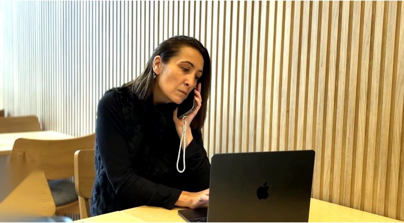 ¿Por qué elegimos mal? Las mismas trampas mentales en el amor y en el trabajo