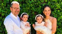 Luz Cipriota y David Serrano junto a sus hijas