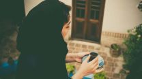 Las recetas, los dibujos y las mujeres que mantienen vivo el recuerdo de Irán