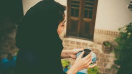 Las recetas, los dibujos y las mujeres que mantienen vivo el recuerdo de Irán
