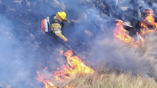 Incendio forestal en Villa Yacanto: declararon alerta roja en Calamuchita por el avance de las llamas