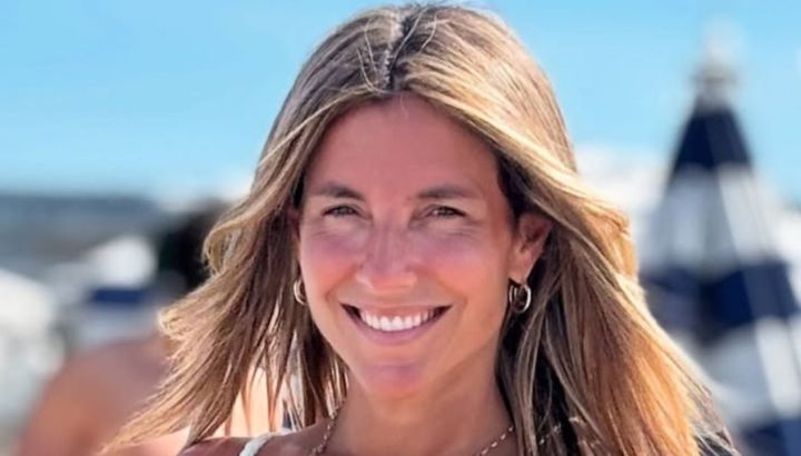 El look casual chic de María Belén Ludueña en Brasil que adelanta las tendencias del verano