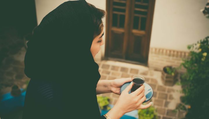 Las recetas, los dibujos y las mujeres que mantienen vivo el recuerdo de Irán