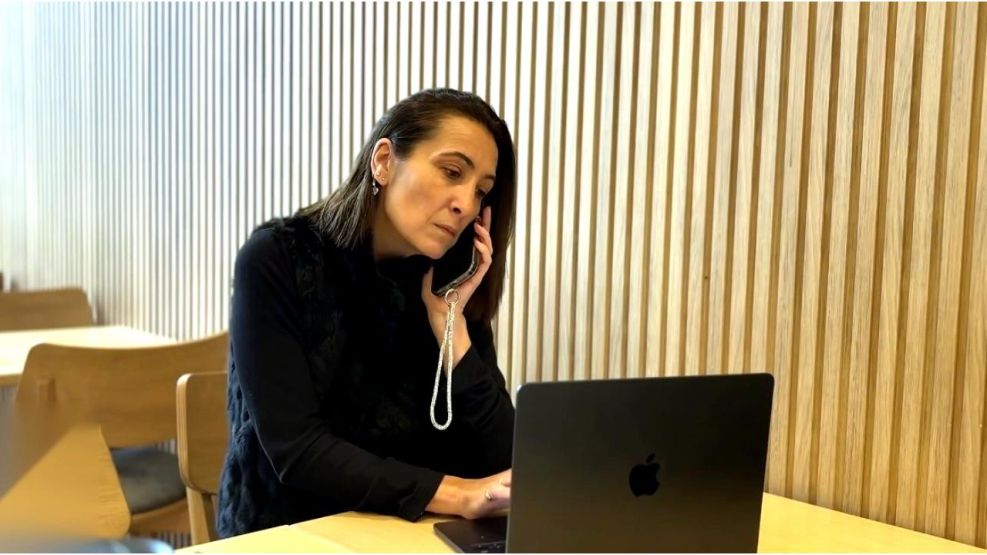 ¿Por qué elegimos mal? Las mismas trampas mentales en el amor y en el trabajo