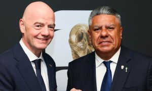 Gianni Infantino y Claudio Fabián Tapia