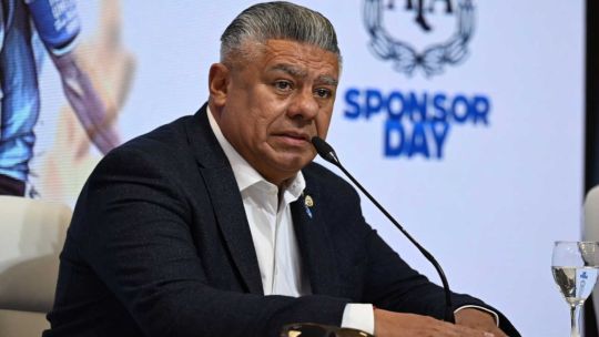 La Justicia detectó giros de plata de la FIFA y el gremio de Camioneros a "Chiqui" Tapia y pidió informes a Suiza