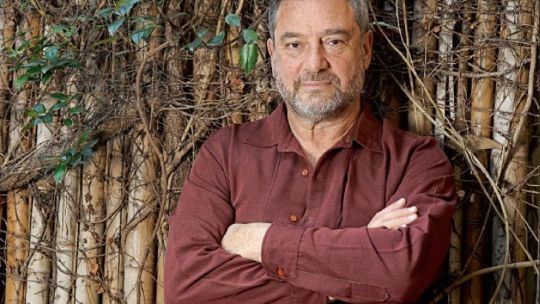 El secreto familiar que Daniel Guebel guardó durante 20 años antes de convertirlo en novela