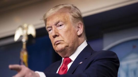 Donald Trump emitió dos decretos que buscan limitar la ciudadanía por nacimiento en Estados Unidos