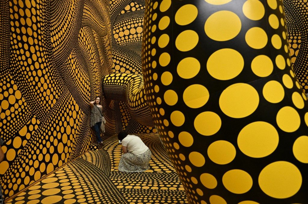 Yayoi Kusama, protagonista de una exitosa exposición en Colonia (Alemania), que convocó a 480.335 visitantes.