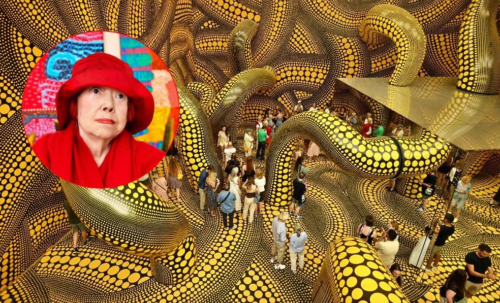Yayoi Kusama (círculo) y una megainstalación de su expo en el Museo Ludwig, en Colonia (Alemania).