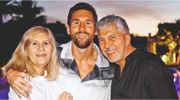 Lionel Messi junto a sus padres