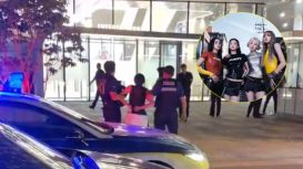 Una mujer fue arrestada tras atacar la puerta del edificio de YG Entertainment con un palo de golf por el evento de aniversario de BLACKPINK