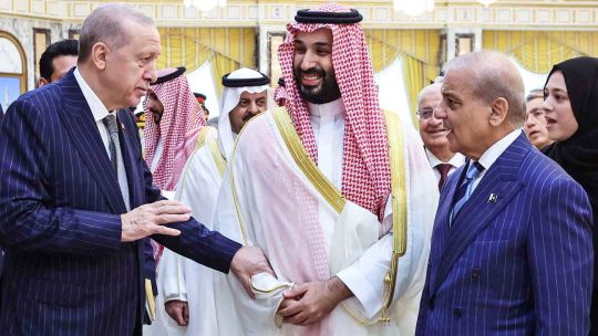 Arabia Saudita, Turquía y Pakistán firman un inédito acuerdo de defensa regional