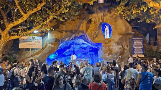 Concurrir al templo: del consuelo espiritual a la ayuda para comer