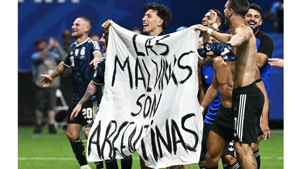 080826_mundial_bandera_malvinas_argentinas_seleccion_afp_g