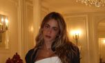 Tini Stoessel marca tendencia en París con su vestido blanco con guiños balletcore