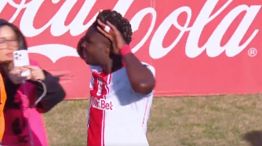 Caicedo le hizo el 'Topo Gigio' a los hinchas de San Lorenzo luego del segundo gol.