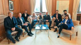 El Gobierno negocia con gobernadores y la mesa política convoca a Sturzenegger.