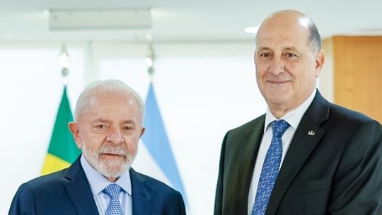El embajador argentino en Brasil retorna a Buenos Aires en medio de la crisis diplomática