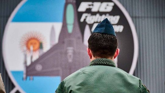 Guardias de los cielos y guardianes de la patria: el rol integral de la Fuerza Aérea Argentina a lo largo de su historia