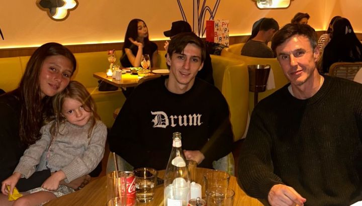 Anita García Moritán, la hija de Pampita, festejó sus 5 años con la familia de su papá: torta Disney y glitter