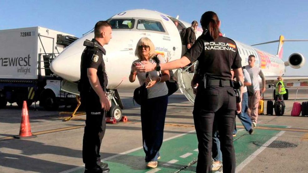 09_08_2026_control_policia_aeropuerto_cedoc_g