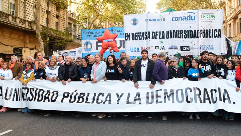 090826_marcha_universidad_publica_cuarterolo_g