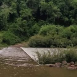 El principal detonante de esta restricción fue el drástico aumento del caudal del arroyo Yabotí.