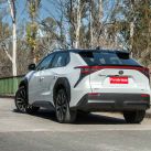 Lo mejor y lo peor del bZ4X, el primer auto eléctrico que Toyota vende en Argentina