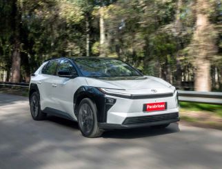 Lo mejor y lo peor del bZ4X, el primer auto eléctrico que Toyota vende en Argentina