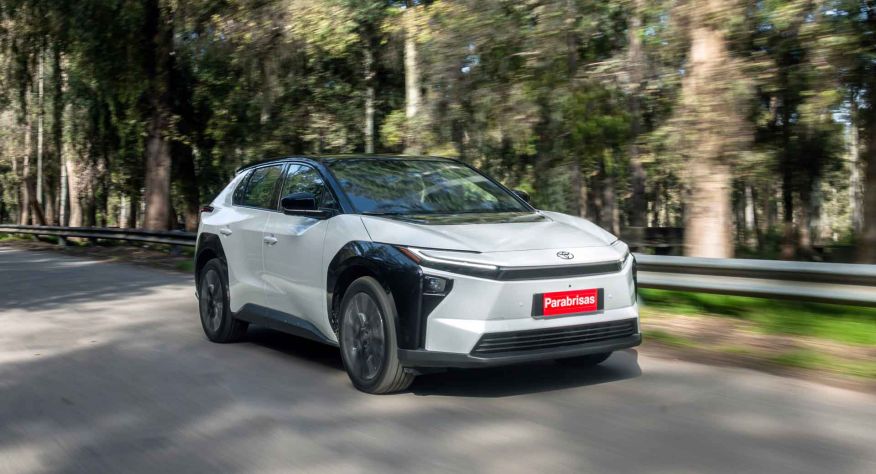 Lo mejor y lo peor del bZ4X, el primer auto eléctrico que Toyota vende en Argentina